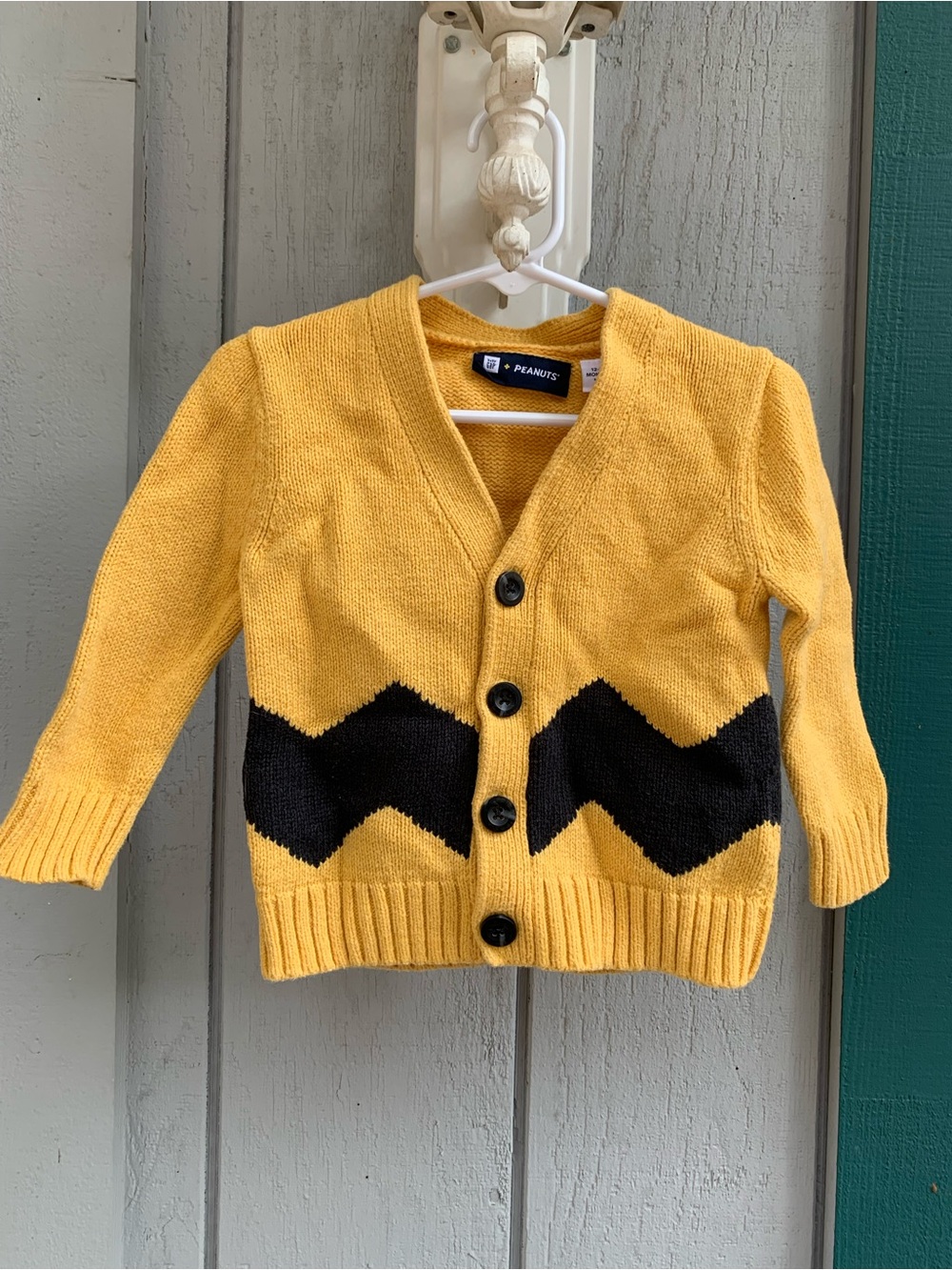 GAP Baby Peanuts Charlie Brown Yellow and Black Zigzag Kids Cardigan